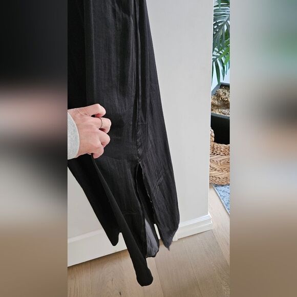 Elegant Black Dress - Picture 2 of 7